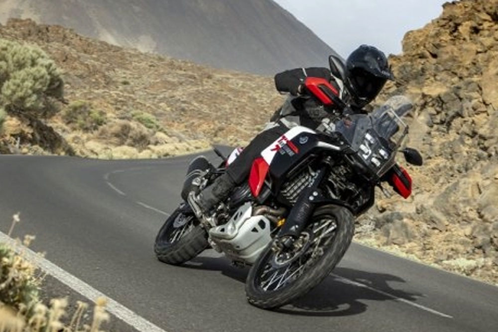 Yamaha Ténéré 700 World Raid 2026: 46mm KYB Fork and 6.1-Gallon Tank Enable 300-Mile Range