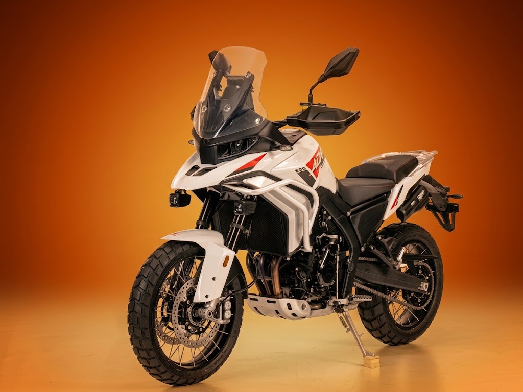 中国ZXMoto、819cc3気筒114馬力の新型アドベンチャー『820X』の投入を確認
