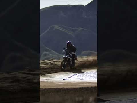 BMW、新型ミドルADV「F 450 GS」のダートアクション映像を公開