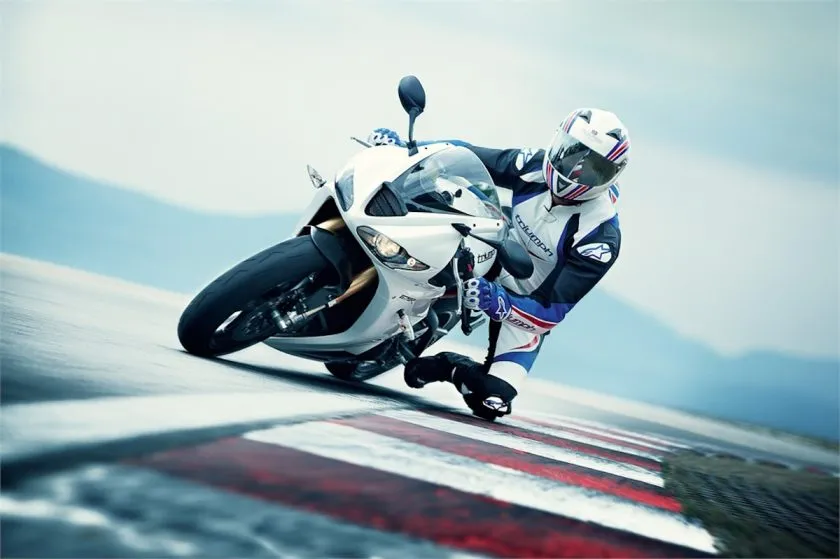 Classic Bike Retrospective: The Triumph Daytona 675R — Not 600, Not 1000, But the Right Answer at Three Cylinders