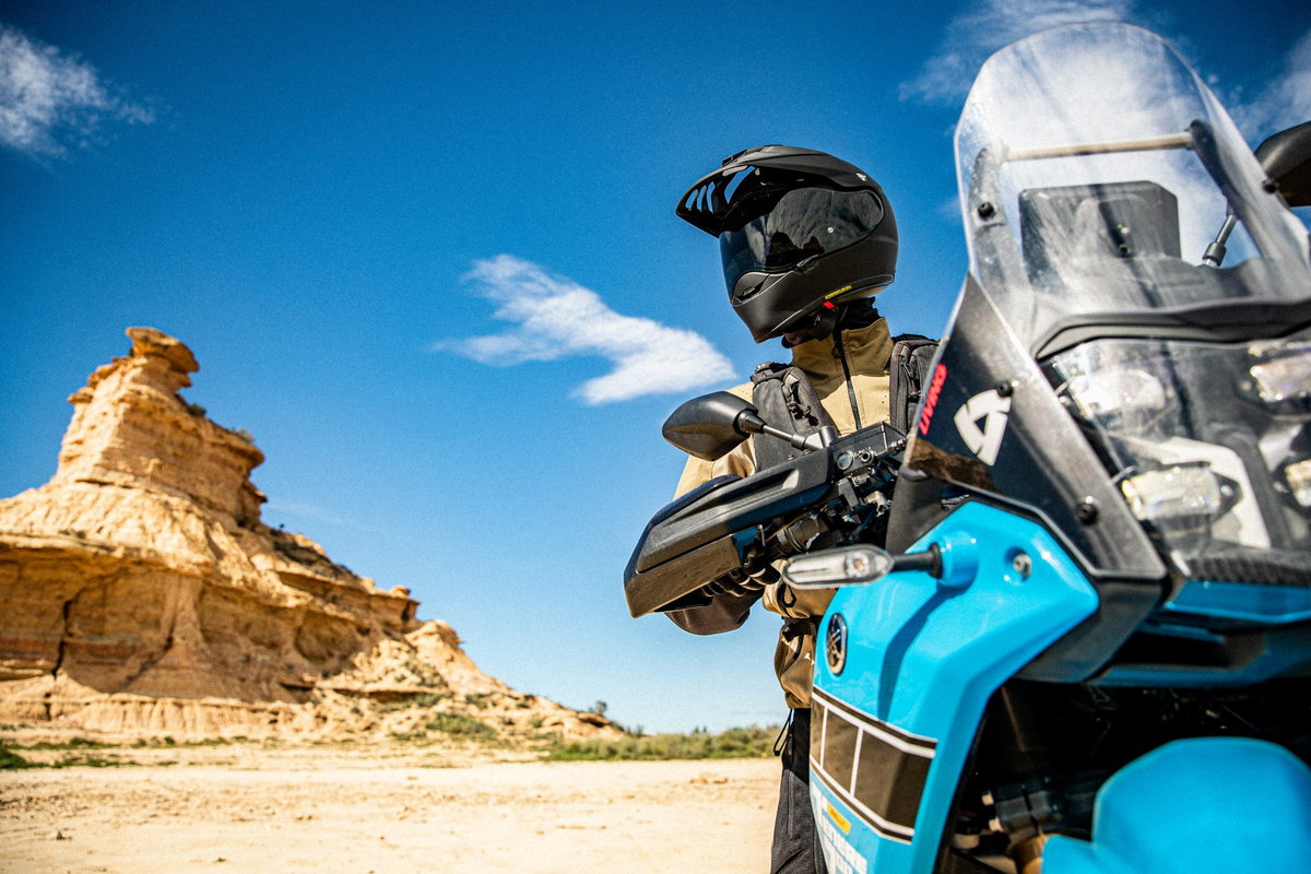 ショウエイのアドベンチャーヘルメット「Hornet ADV 06」がECE 22.06対応で登場