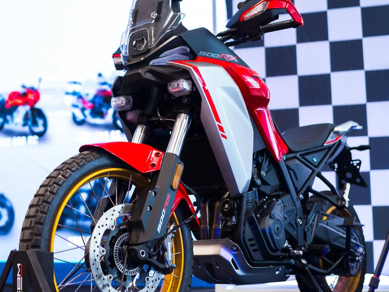 シャイニーレイ、49馬力の新型トレール『SBM 500T』発表。『アイベックス450』照準
