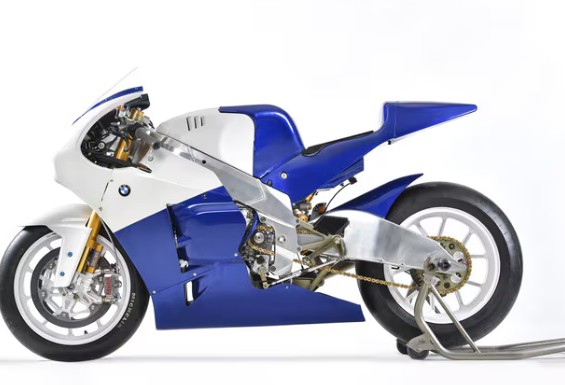 BMWが封印した幻のMotoGPマシン、モデナで極秘テストされた3気筒の正体