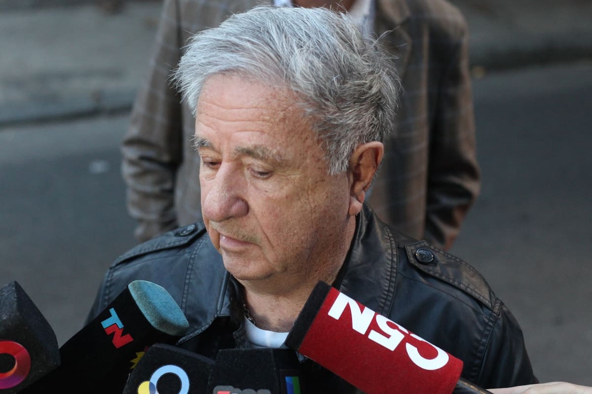 バイク強盗が元大統領ドゥアルデ邸前で銃撃に　運転者が肩に被弾、容疑者2人は逃走