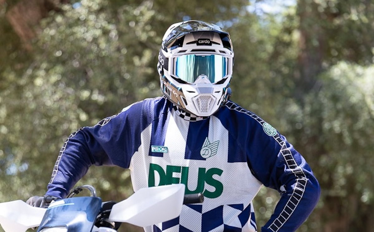 Cardo Unveils Venture, the World's First Motocross Helmet With Built-In Mesh Communication