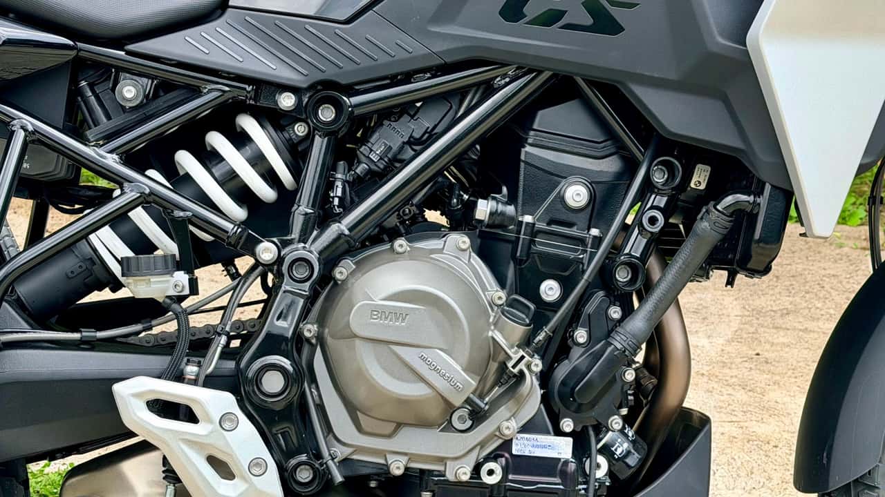 BMW Spied Developing Middleweight Adventure Bike to Bridge F 450 GS and F 900 GS