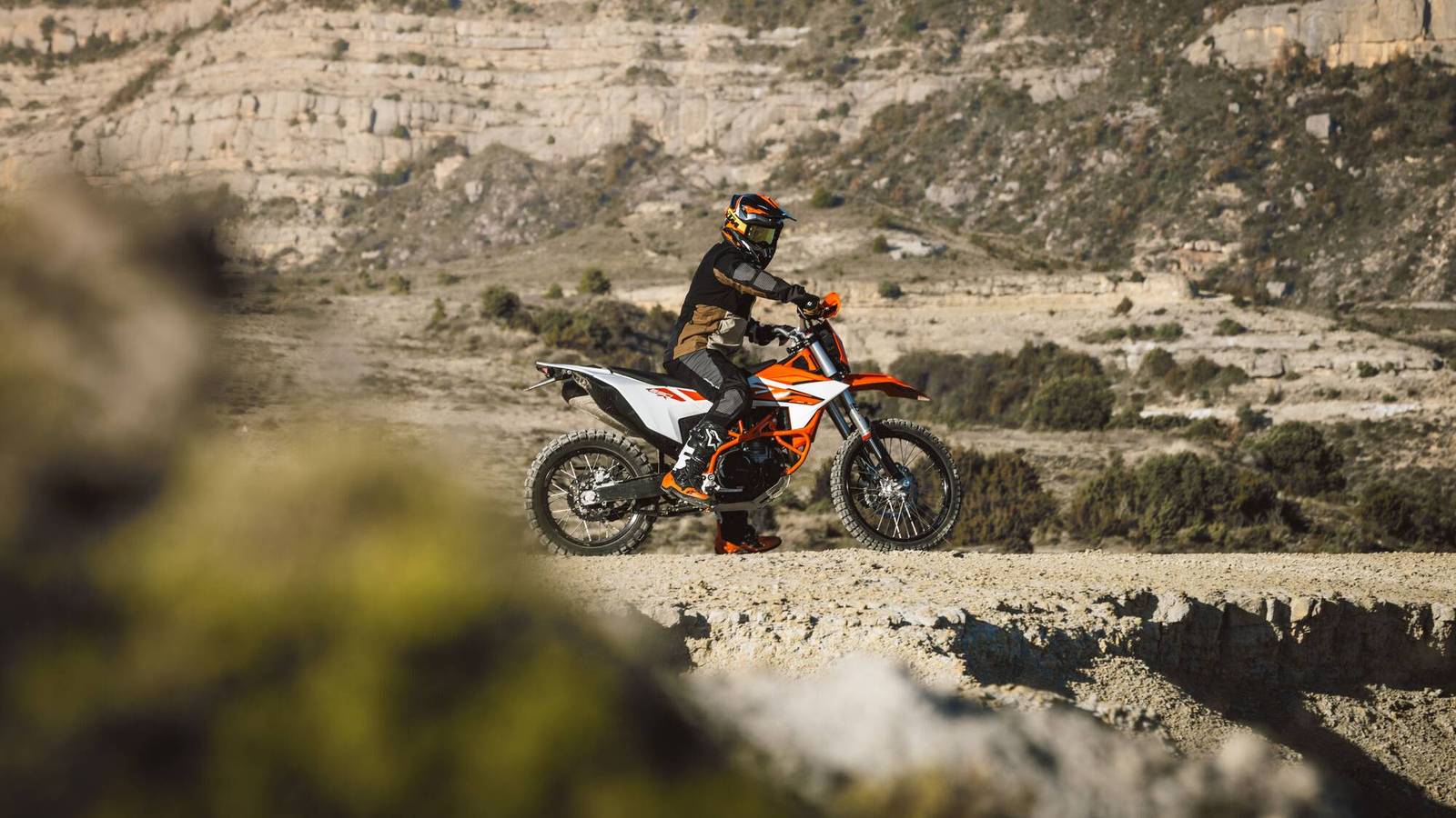 KTM「690エンデューロR」、単気筒最強78馬力で舗装路も苦にしない