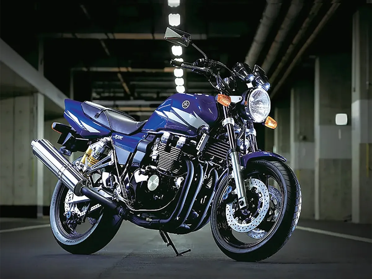 The Aesthetic Yamaha Poured Into the Last Air-Cooled XJR400R — the Glamorous Final Evolution of the 1998 Model