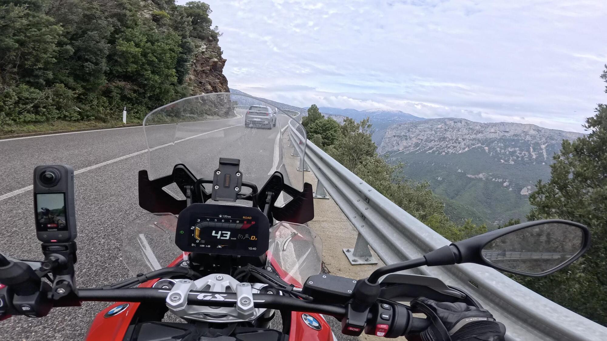 Italian Outlet Reports Motorcyclists' Bird's-Eye View of Driver Distraction