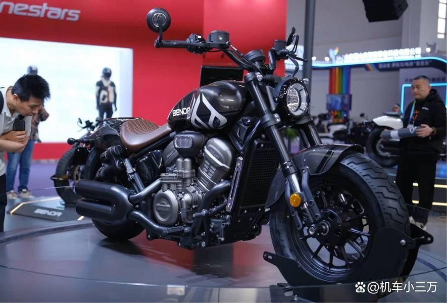 Benda Opens Blind Preorders for the Black Flag 600 — V4, 4-Cylinder, With Electronic Clutch