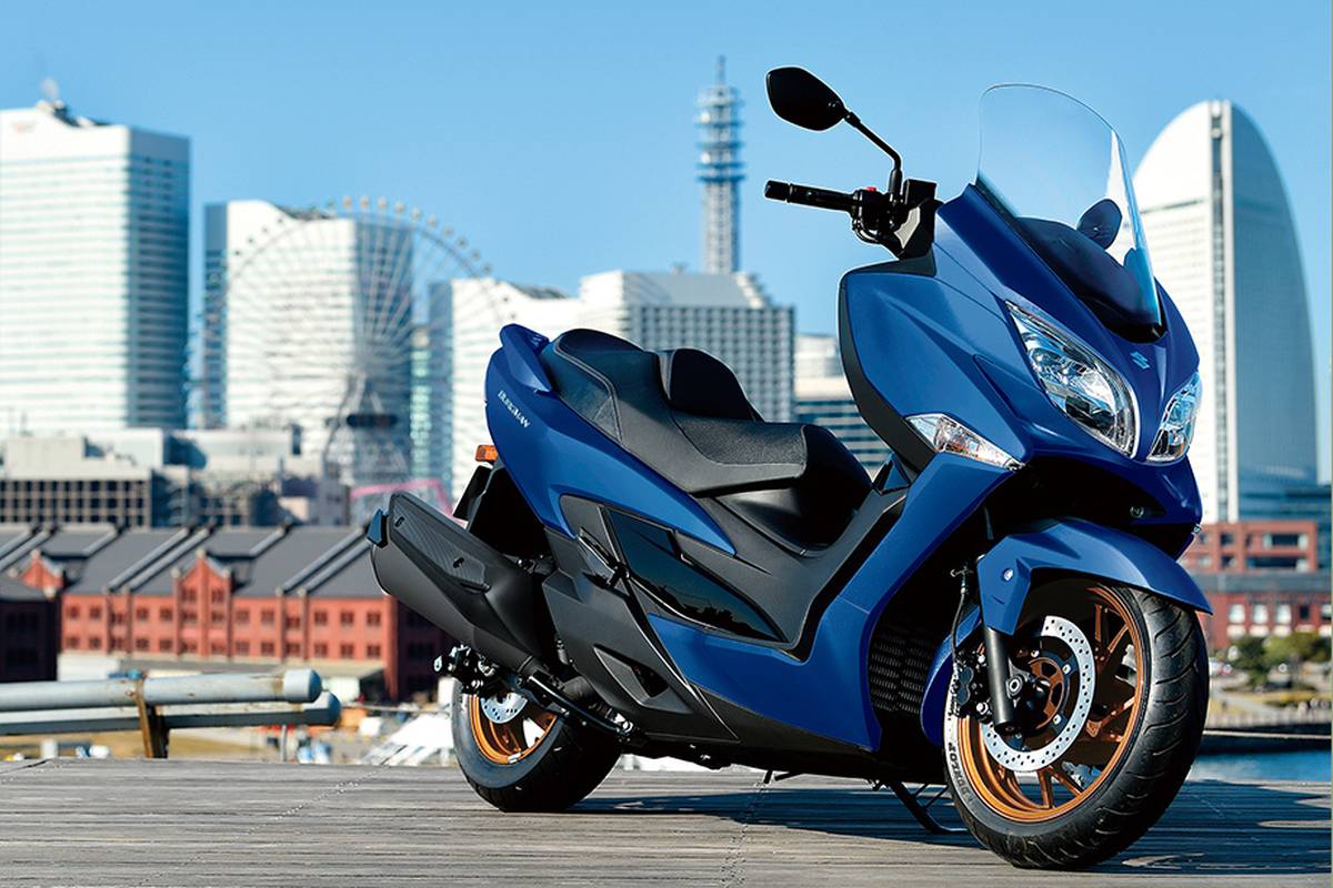 スズキ「バーグマン400」2027年型、E10燃料対応と新色を追加