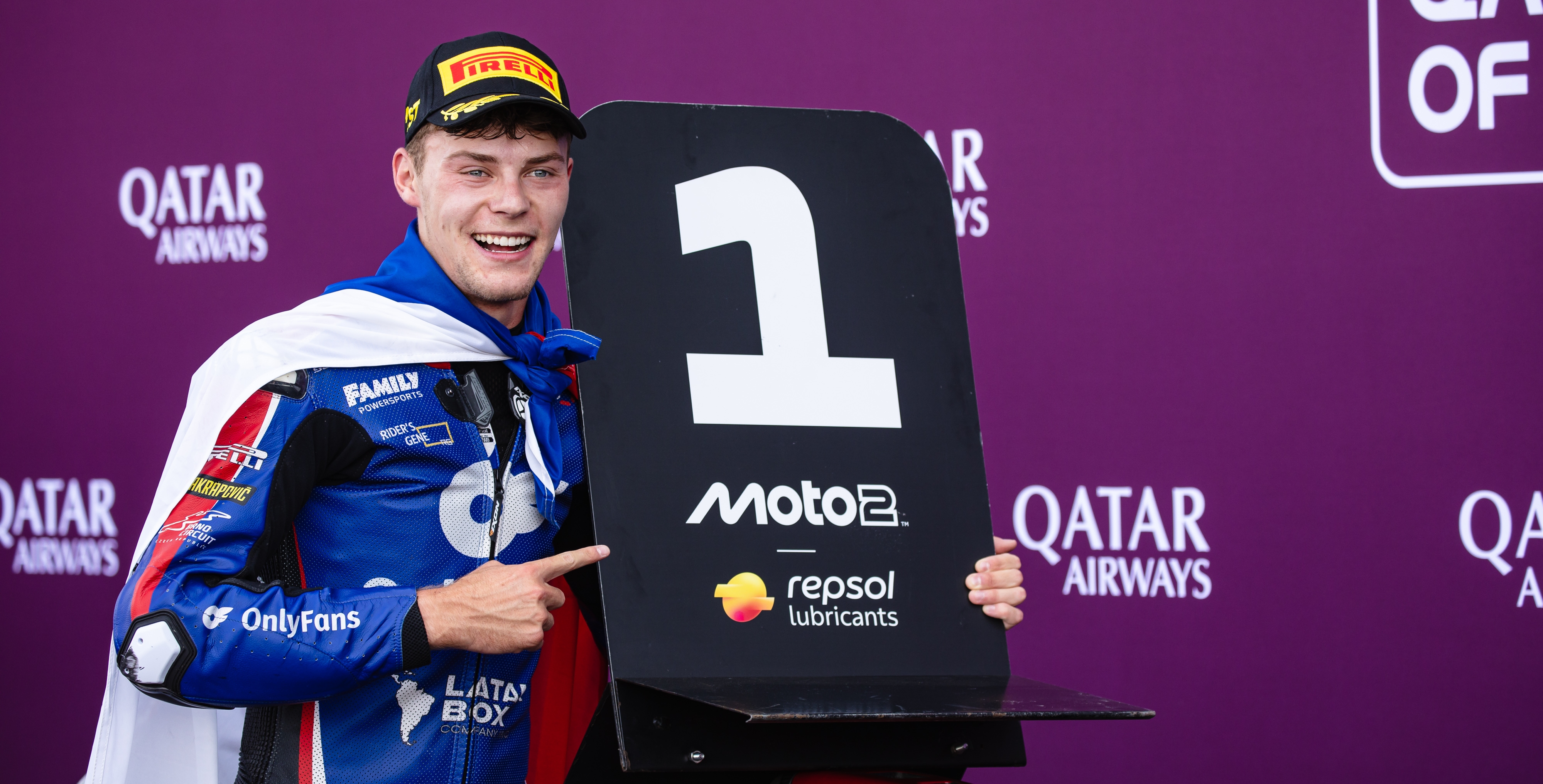 Salač logra su primera victoria en Moto2 y Almansa suma su segundo triunfo del año en Moto3, con récords en el GP de Gran Bretaña