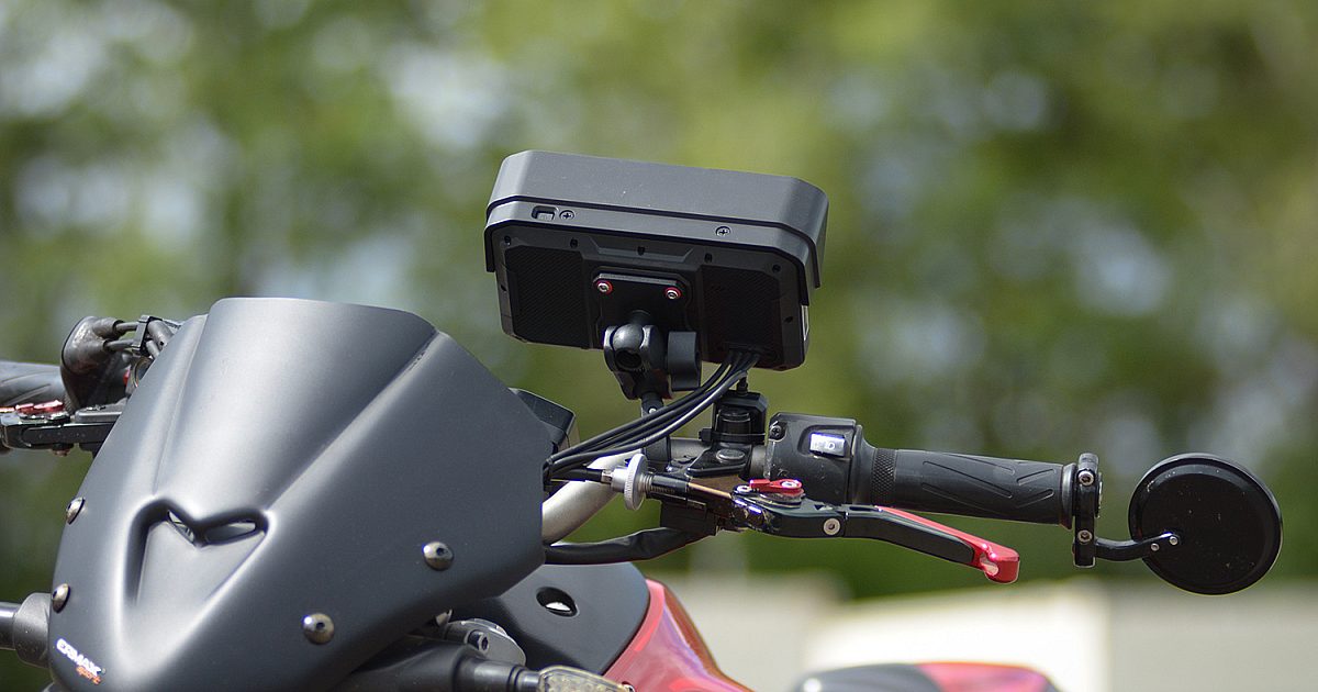 CarPlay MotorCycle 'X6' 2K Dash Cam Put to the Real-World Test