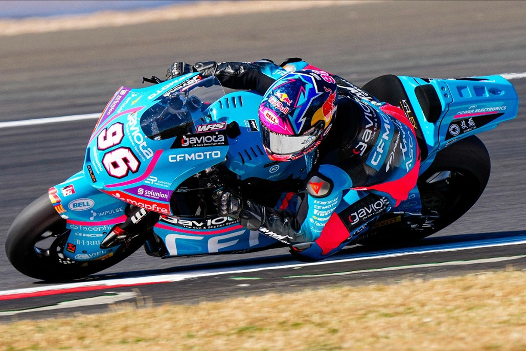 ホルガドがシルバーストンでMoto2コース新記録、王座争いのアロンソはQ1へ