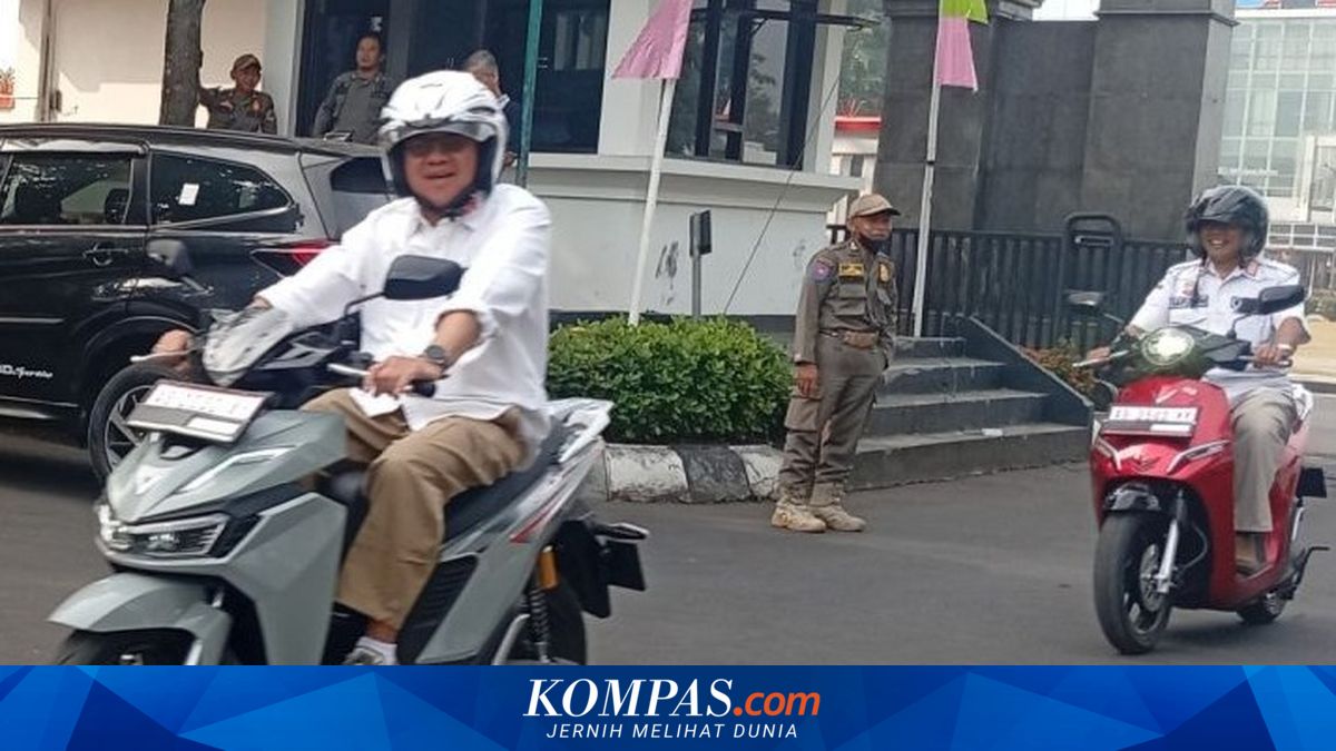 Banyumas Regent Redirects $1.7 Billion Rupiah Official-Car Budget to VinFast Electric Motorcycles