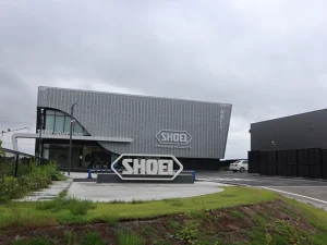 SHOEIヘルメットパークが茨城・稲敷にオープン、フィッティングから本格ピザまで楽しめる施設に
