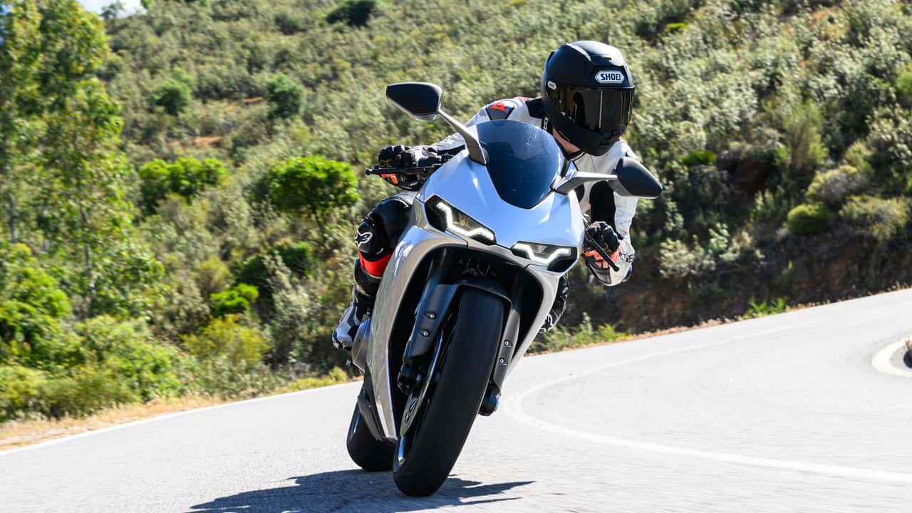 ノートン・マンクスR、20年ぶりに量産ICEスポーツバイクとしてIDEA受賞