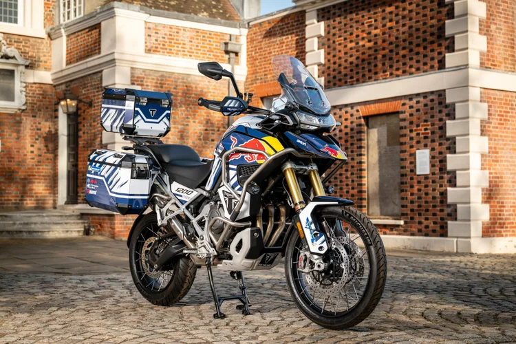 Sam Sunderland intentará el récord de la vuelta al mundo más rápida con la Triumph Tiger 1200
