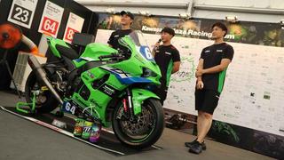 Suzuka 8 Hours GP Square: Kawasaki Booth Draws Crowds Despite the Rain