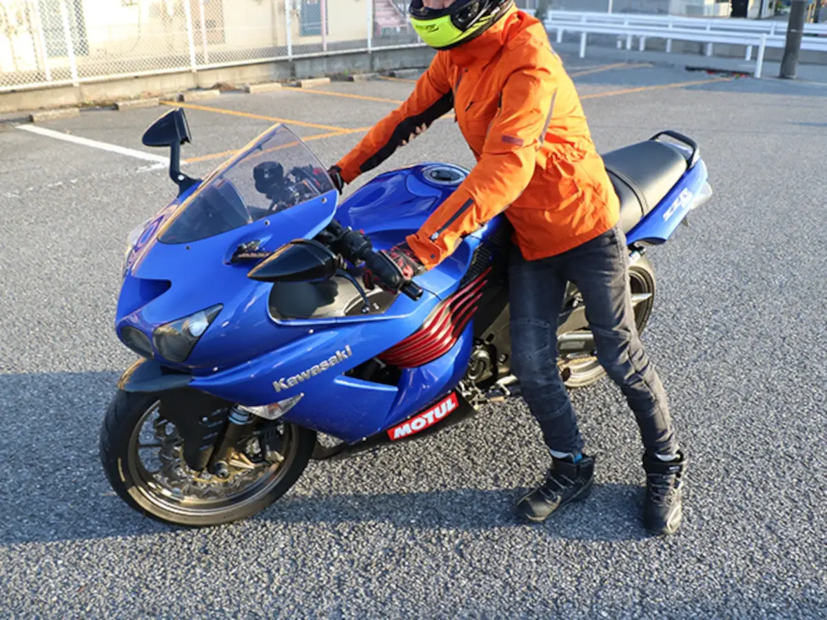 How to Handle a Heavy Motorcycle With Confidence — Easing Beginners' Fear of Tip-Overs