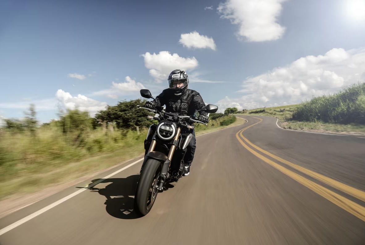 Portuguese Magazine Warns That Rigid Rule-Following Can Put Riders at Risk