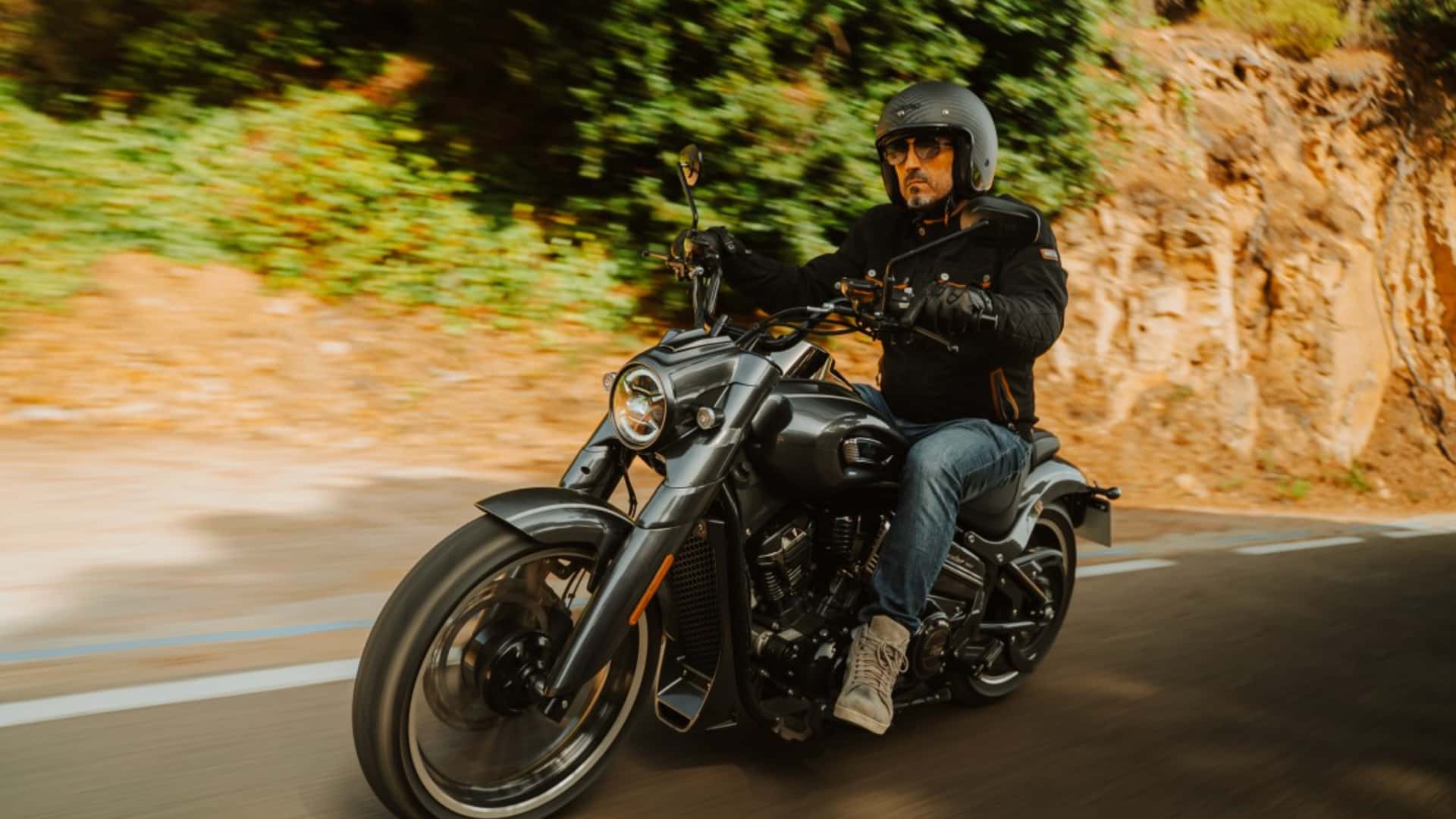 Rieju Unveils Coaster 407: 384cc V-Twin Cruiser With 6-Speed AMT