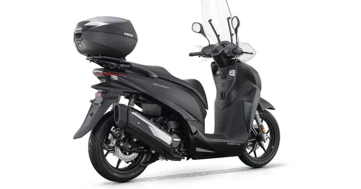QJが大径ホイールスクーター「SQ350」を発表、29馬力でダッシュカム標準