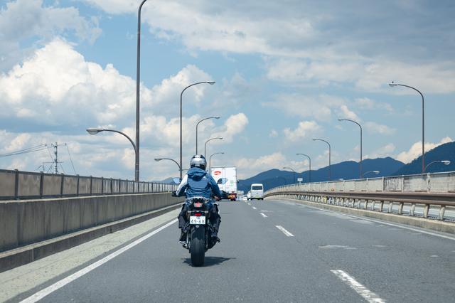 Suzuki's GSX-S1000GX Proves Its Winglets on a 400km Highway Run from Tokyo