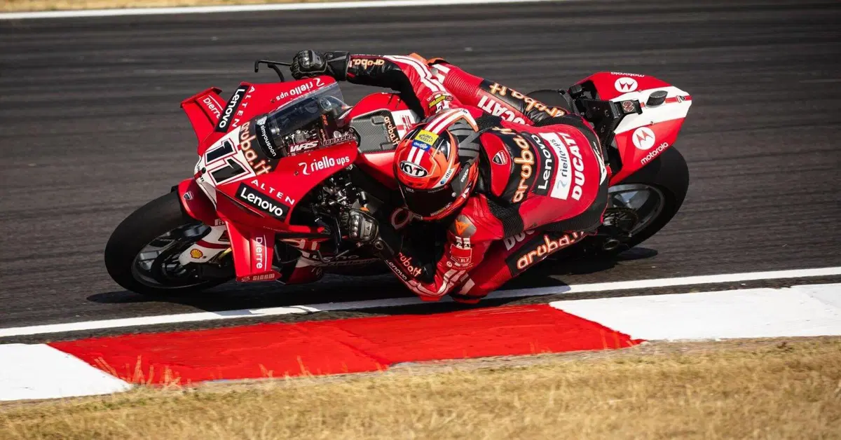 WorldSBK英国GPスプリント、リクオナ転倒でブレガが優勝