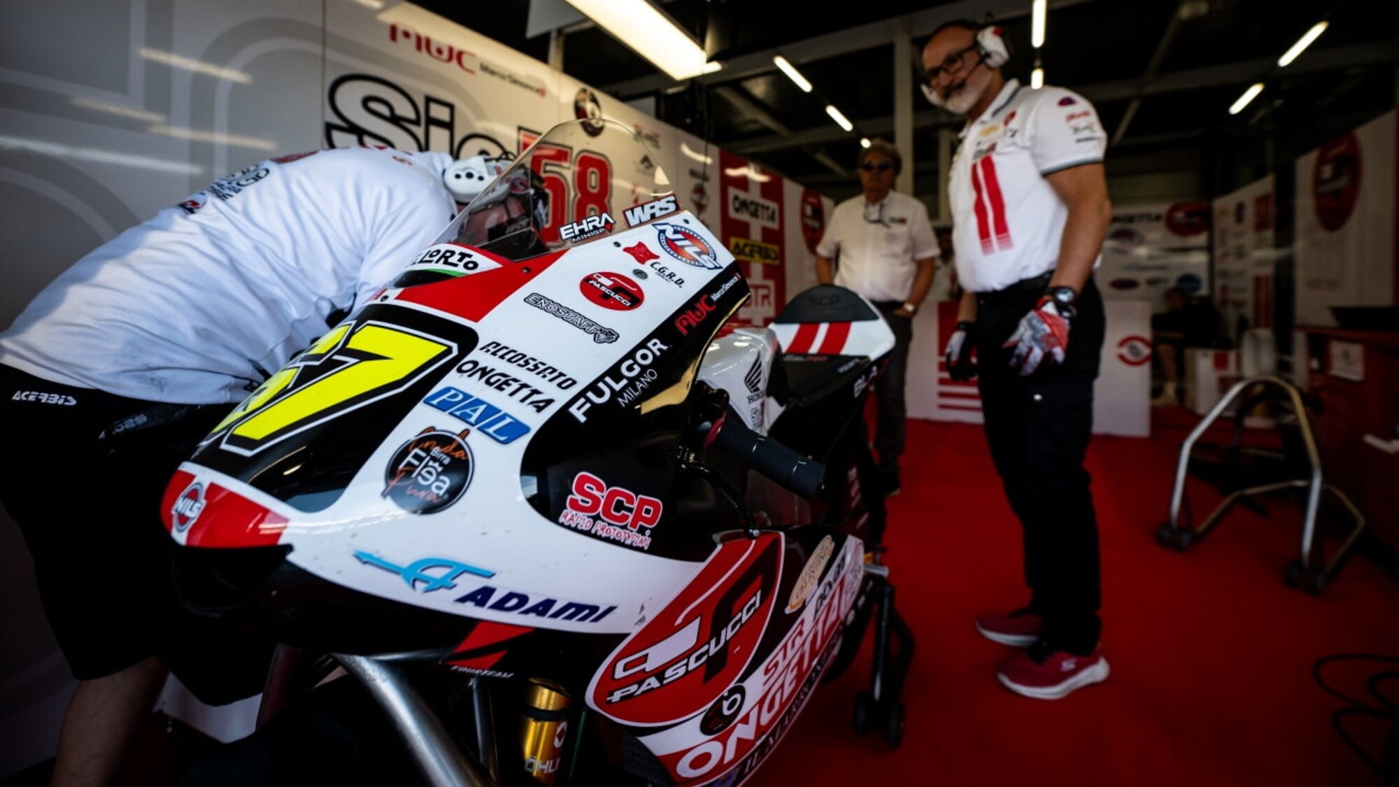 Moto3とMoto2、将来は共有テント施設へ MotoGPのみガレージ独占
