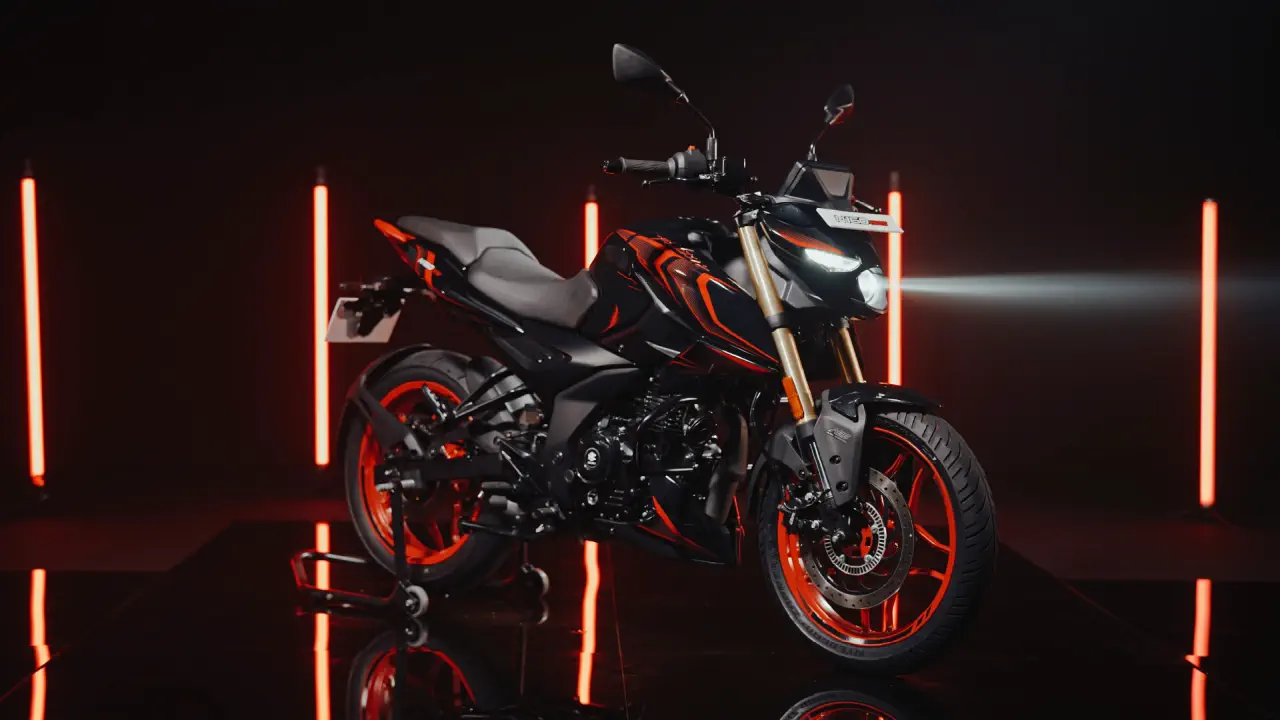 バジャジ、新型『パルサーN160 SS』投入。18.5馬力+トラコン搭載