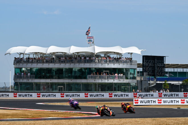 MotoGPイギリスGPスプリント結果 マルティンV、小椋藍が2位表彰台