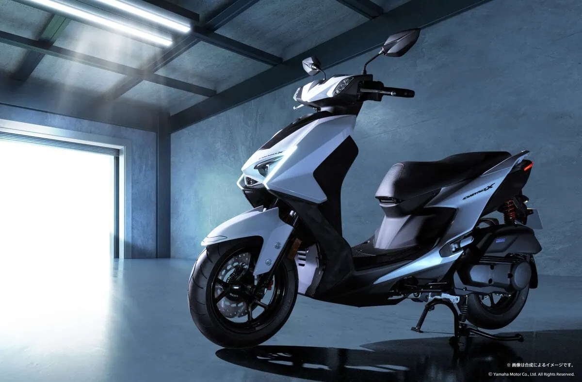 ヤマハが新型原付二種スクーター「CYGNUS X」発表、限定800台のR1Mカラーも設定