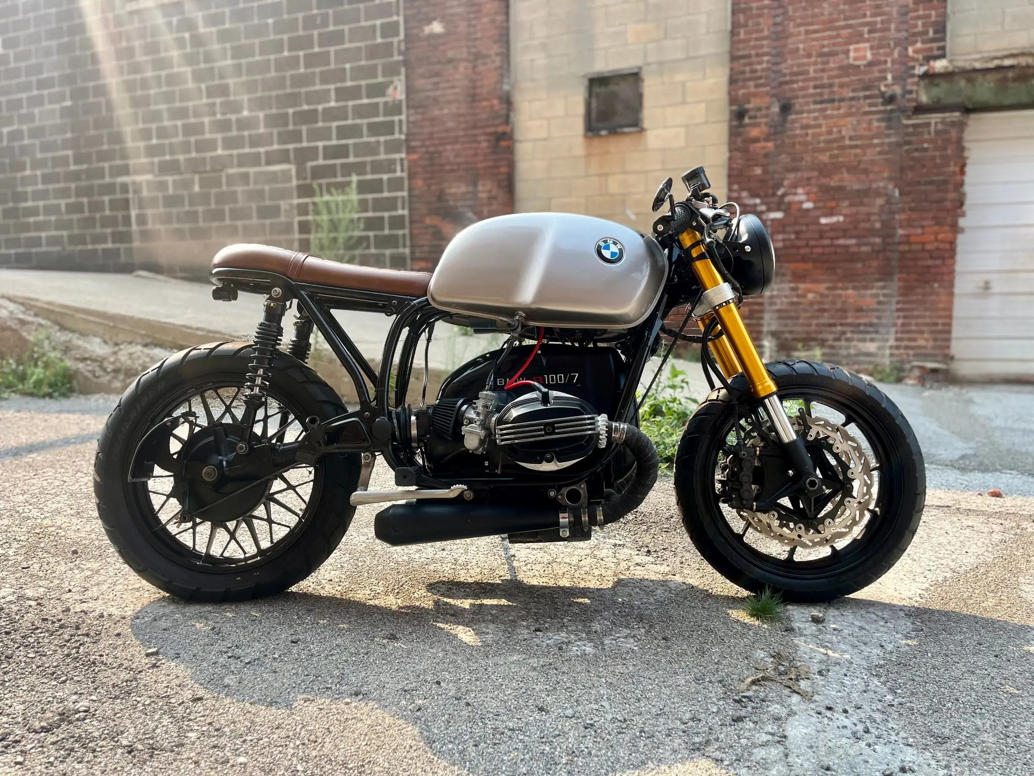 Magnum Opus Rebuilds a 1977 BMW R100/7 Air-Cooled Boxer as a Modern Cafe Racer