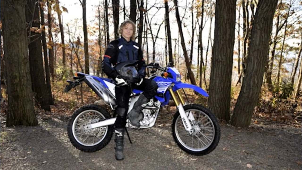 20歳のバイク安全講習インストラクター、ひき逃げで死亡 米で捜査続く