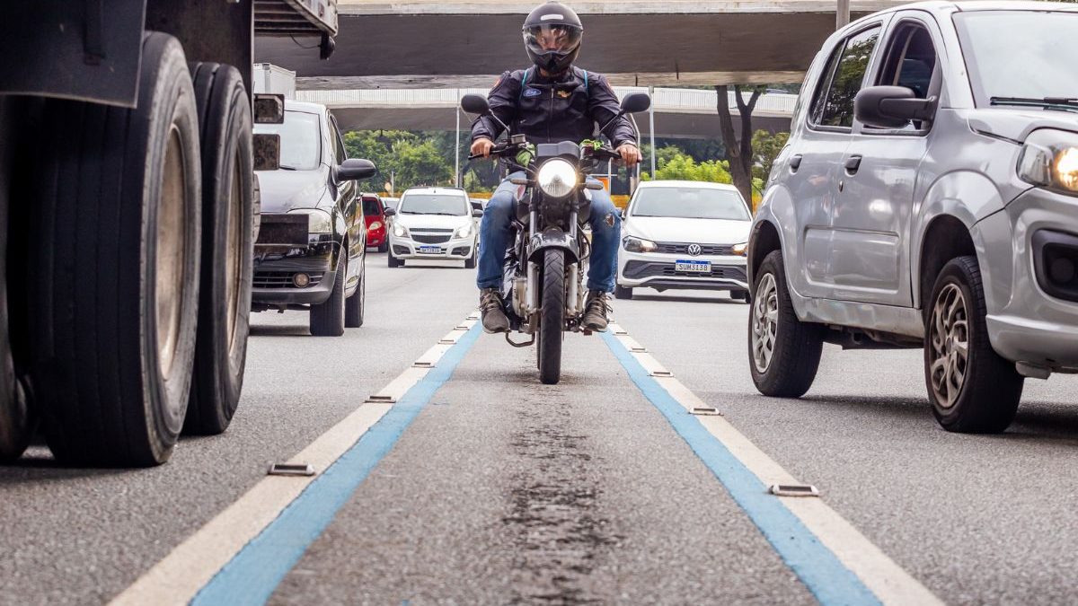 Brazil's 'Move Brasil' Program Eases Motorcycle Financing for Delivery Riders
