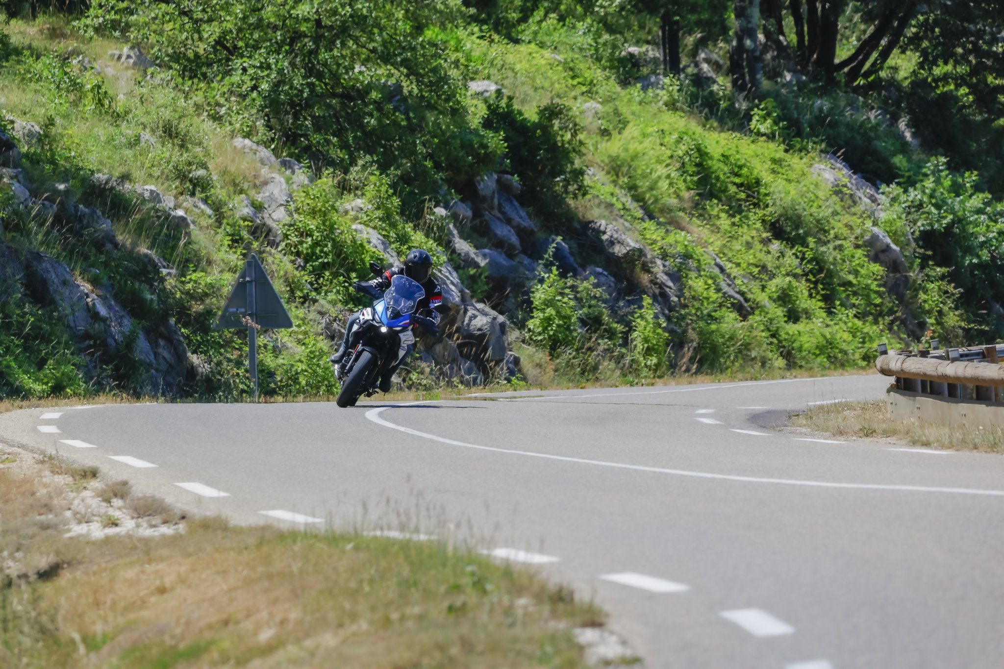 スペイン、2026年10月から手袋・フットウェア着用を義務化 バイク新ルール導入へ