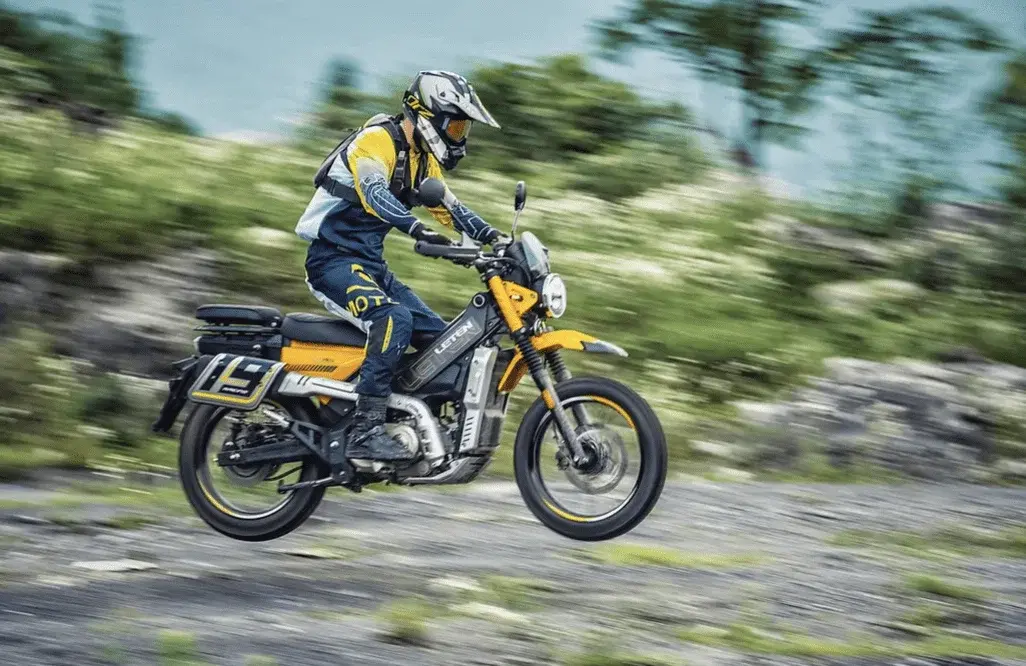 AJS「レテンLT190」がユーロ5+適合、約4000ユーロのクロスオーバースクーター