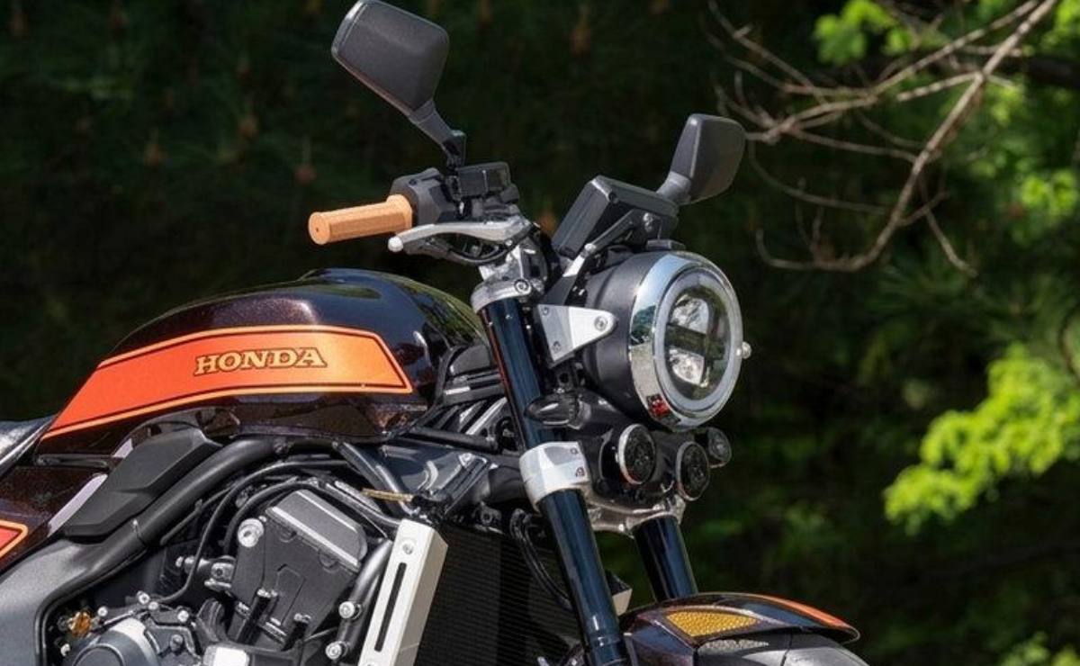 ホンダCB1000Fにデイトナ製80年代AMAスーパーバイク仕様カスタム