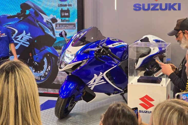 Suzuki presenta en Brasil la retro naked GSX-8T y una edición especial de la Hayabusa