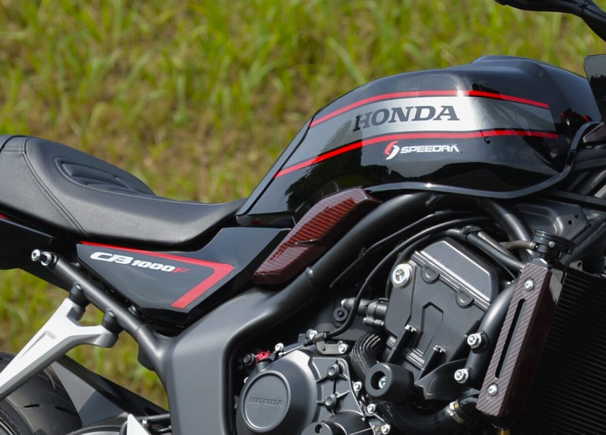 CB1000Fをカーボンで武装 SPEEDRAが専用パーツ展開