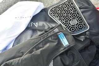 No Power Source, Minus 9 Degrees: We Built the Ultimate 'Cooling Gear' for Scorching Summer Rides
