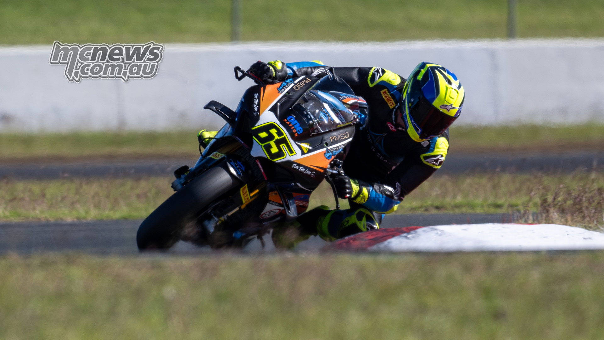 ASBK Season Finale: Halliday Takes Superbike Pole, Edwards Also Grabs a Pole