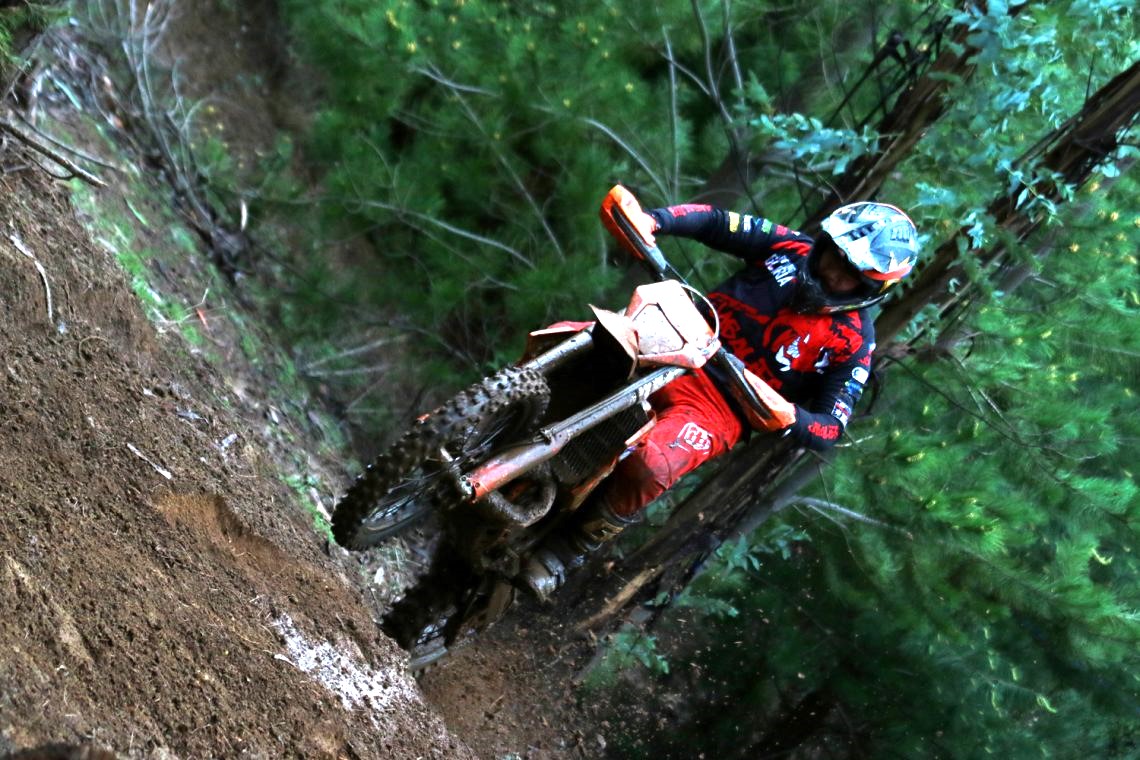 Enduro Centro Sur Round 5 Powers Through Rain in Hualqui
