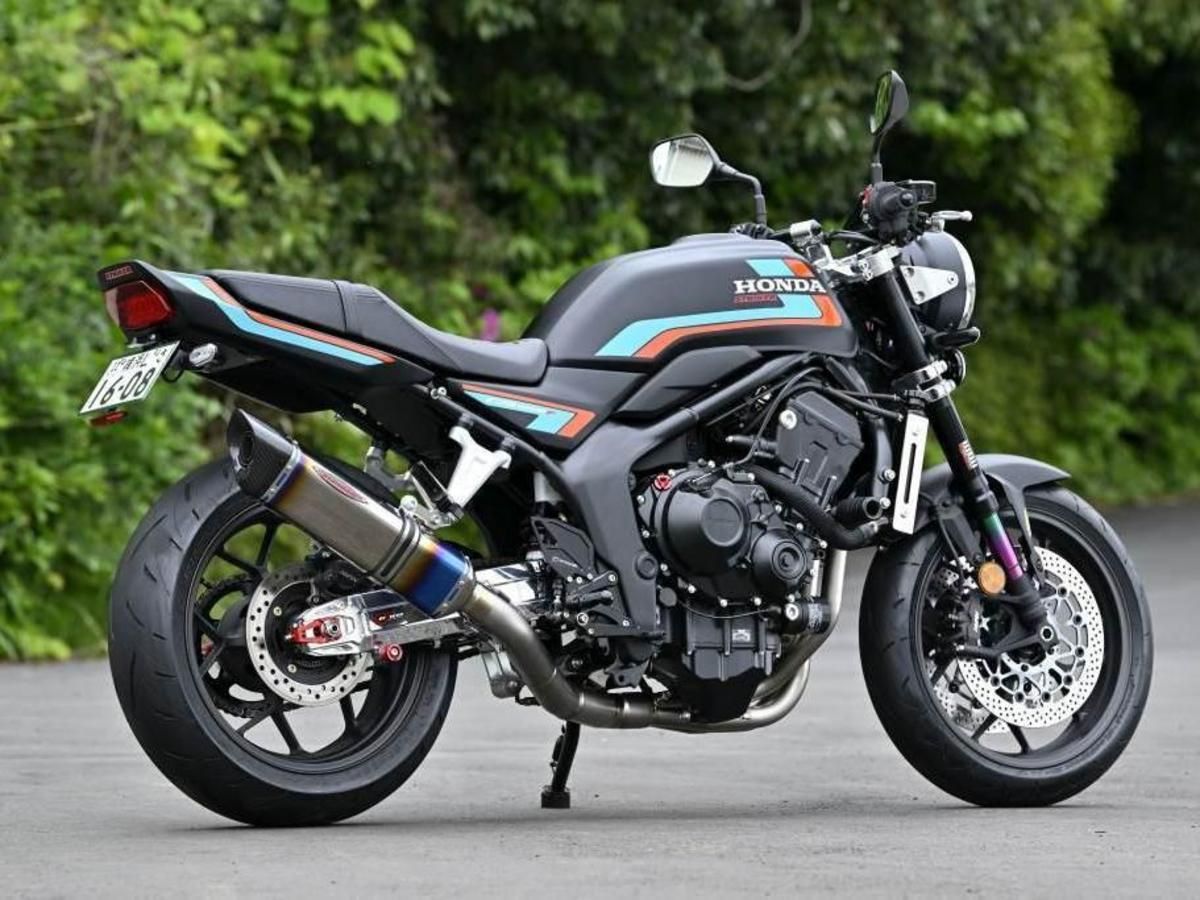 Striker Launches Full Exhaust for the CB1000F: Distinctive Carbon Silencer Cuts Weight to About 5kg