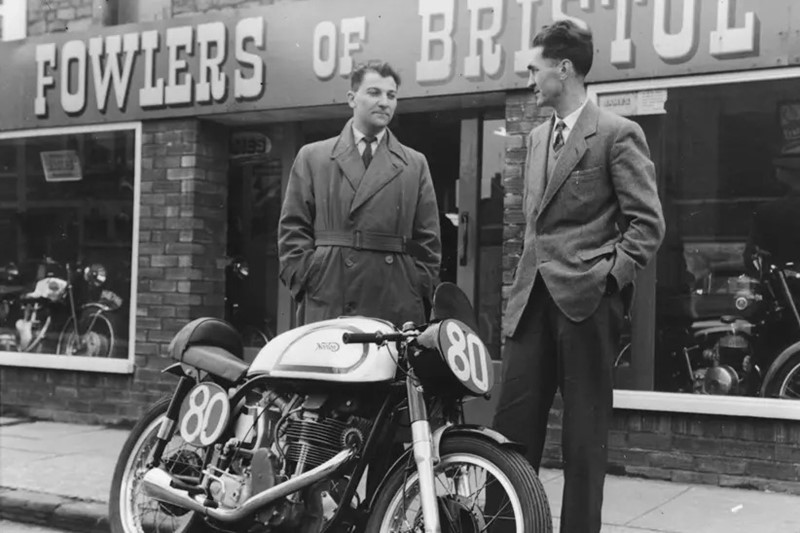 Concessionária britânica Fowlers completa 100 anos e sorteia uma Suzuki GSX-8S em evento gratuito