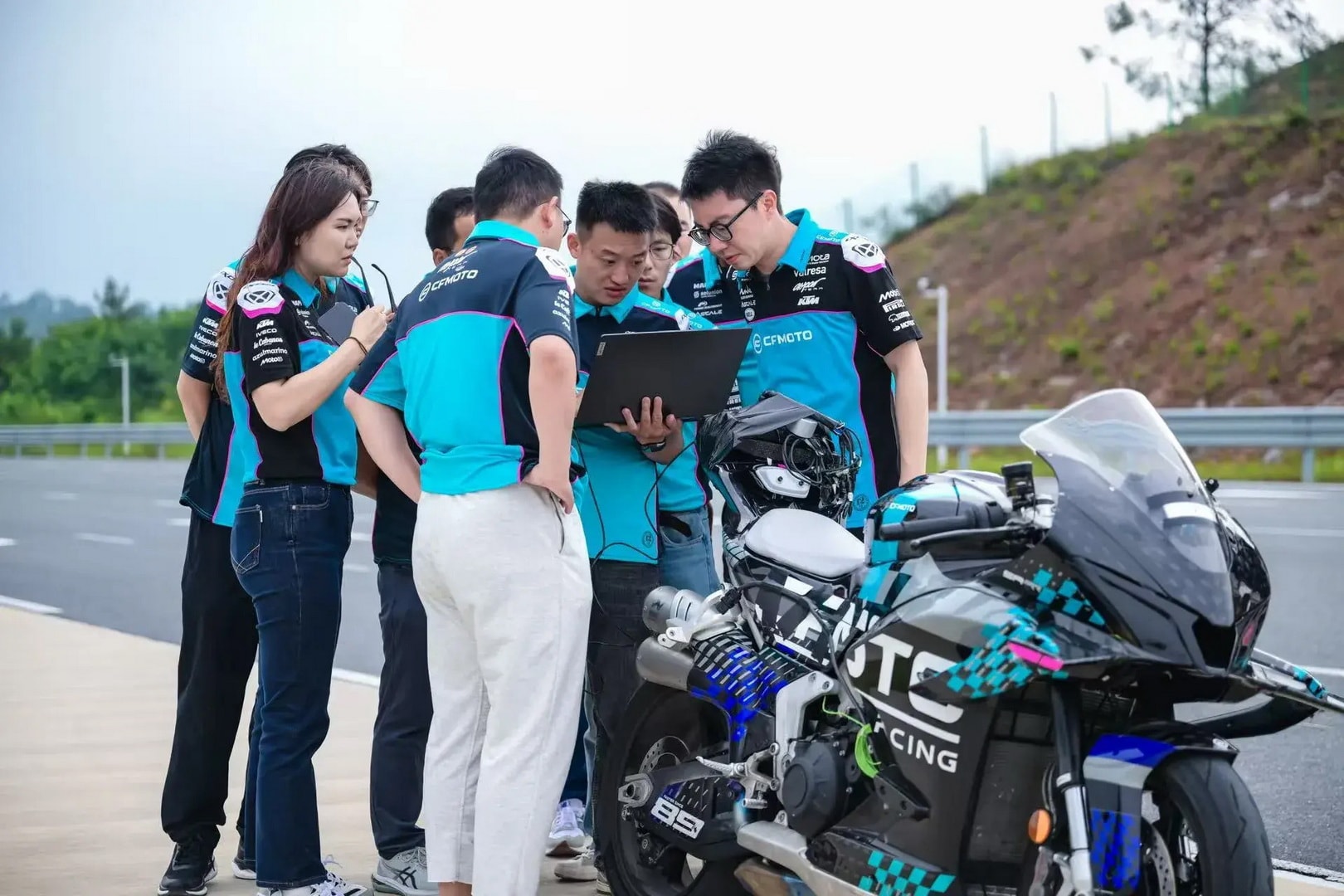 CFMoto V4 SR-RR Hits 196mph to Become China's Fastest Motorcycle: 997cc, 210 Horsepower