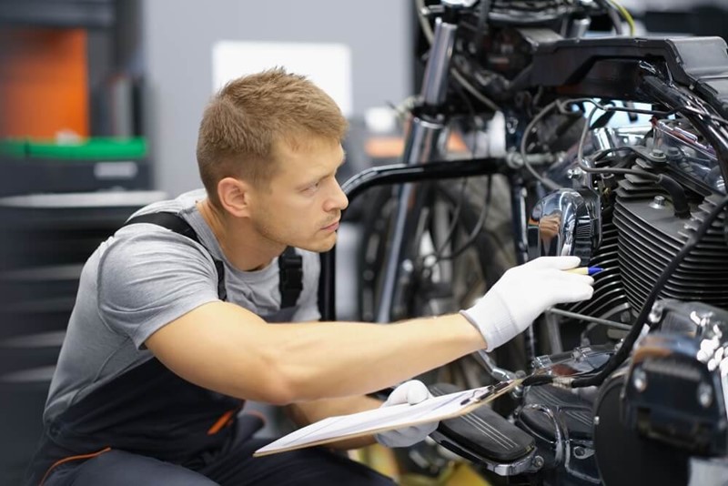European Parliament Advances Talks on Mandatory Motorcycle Inspections, Backs Roadside Emissions Testing