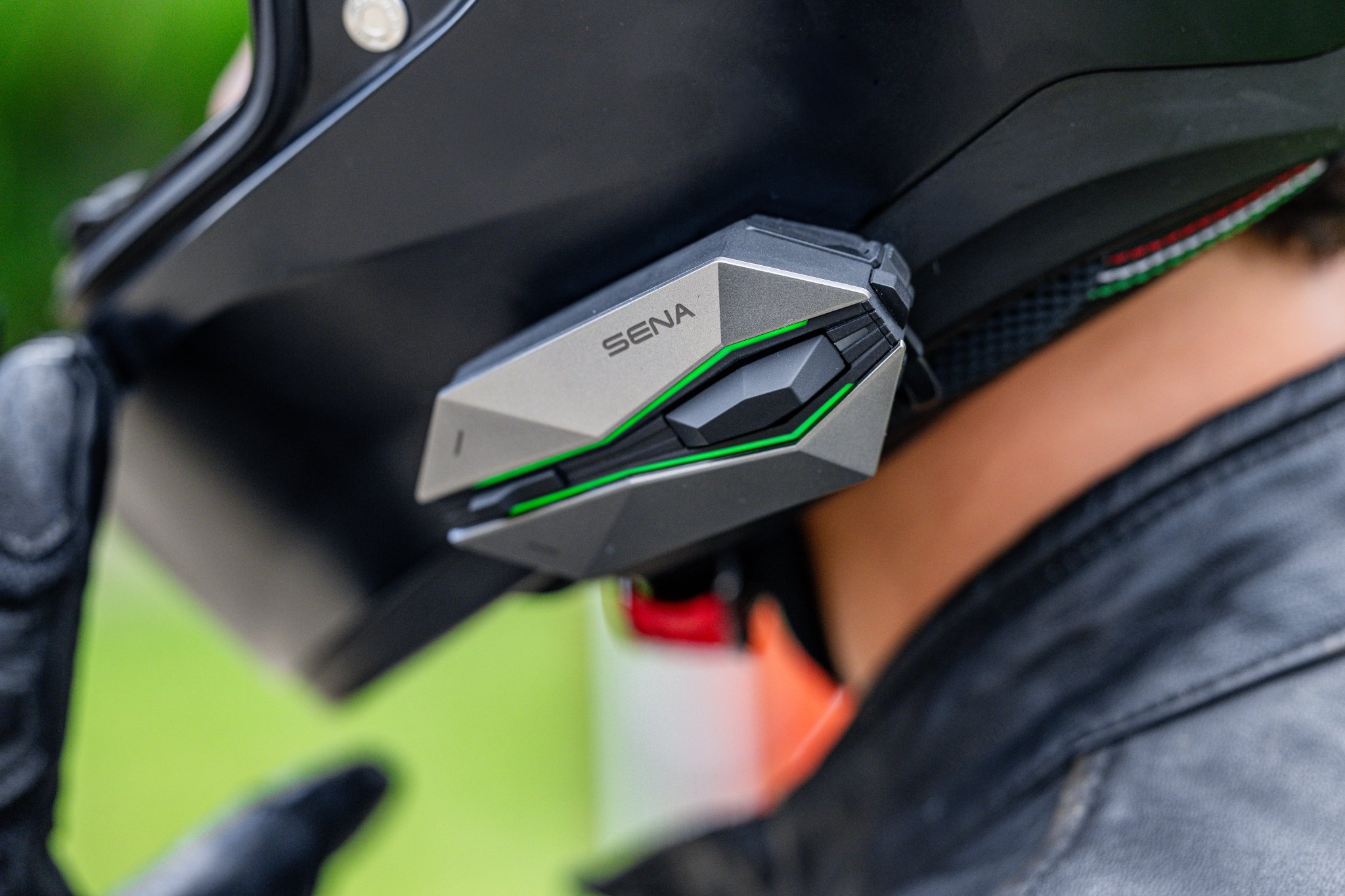 Sena、新フラッグシップ・インカム「60X」発表 ジョイスティック操作とBoseオーディオ搭載