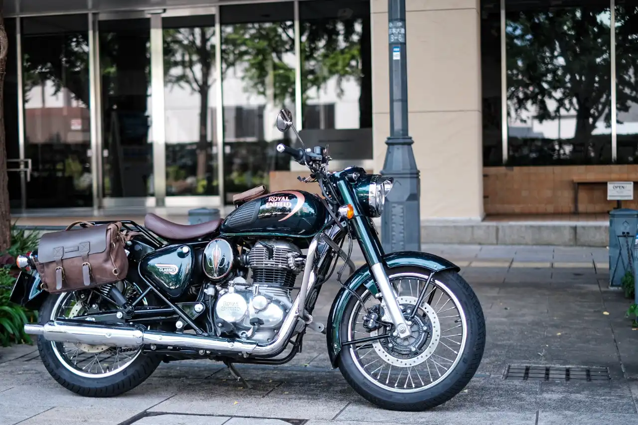 "Quiero ver el paisaje con mis propias fuerzas": mayo y su Royal Enfield
